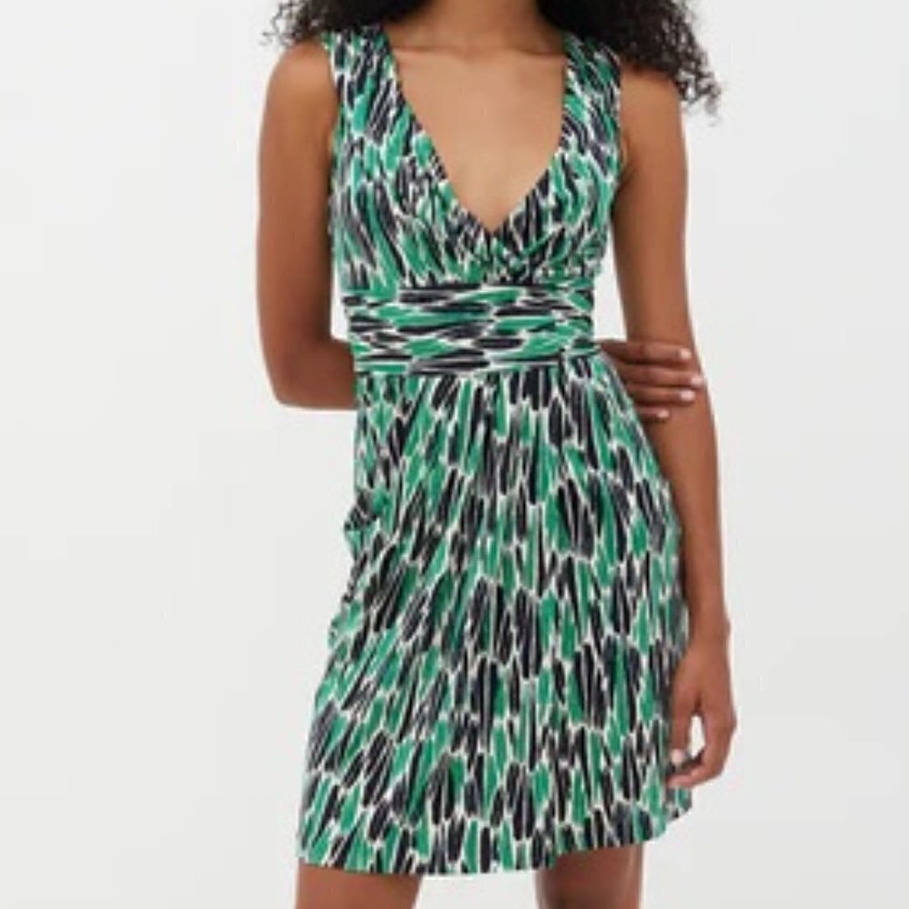 Diane Von Furstenberg Celosa Silk Wrap Dress Green Black Printed Size 2